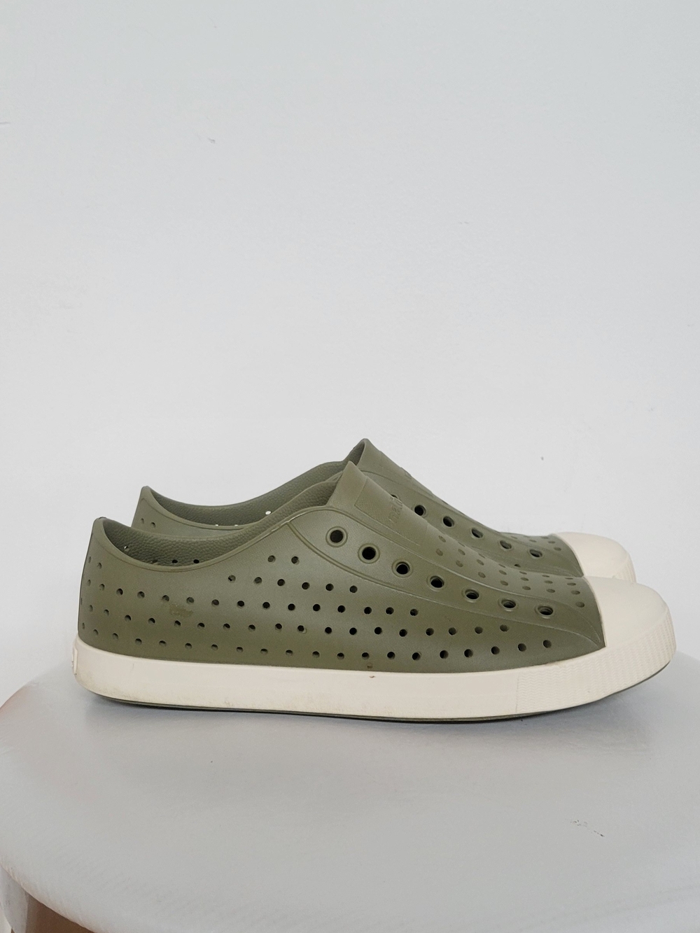 Native Jefferson Slip-On Sneakers in Olive Green - Picture 2 of 6